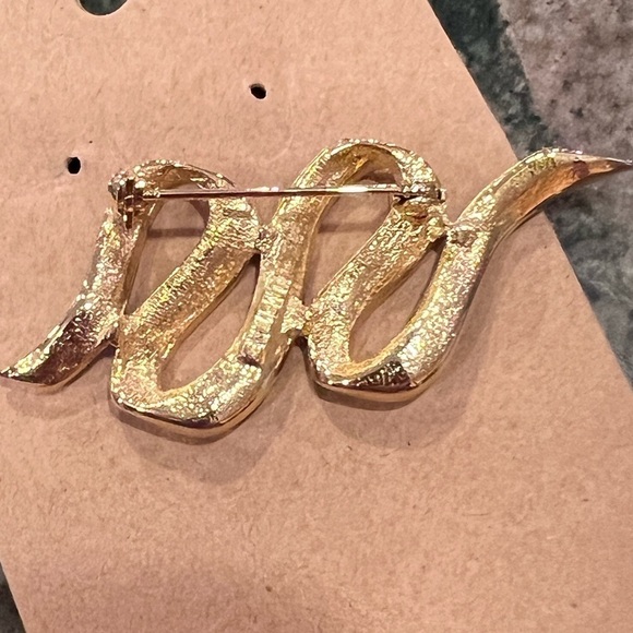 M jent blue enamel gold tone brooch - Picture 2 of 3